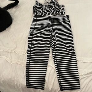 Athleta crop leggingsgs and matching spirts bra